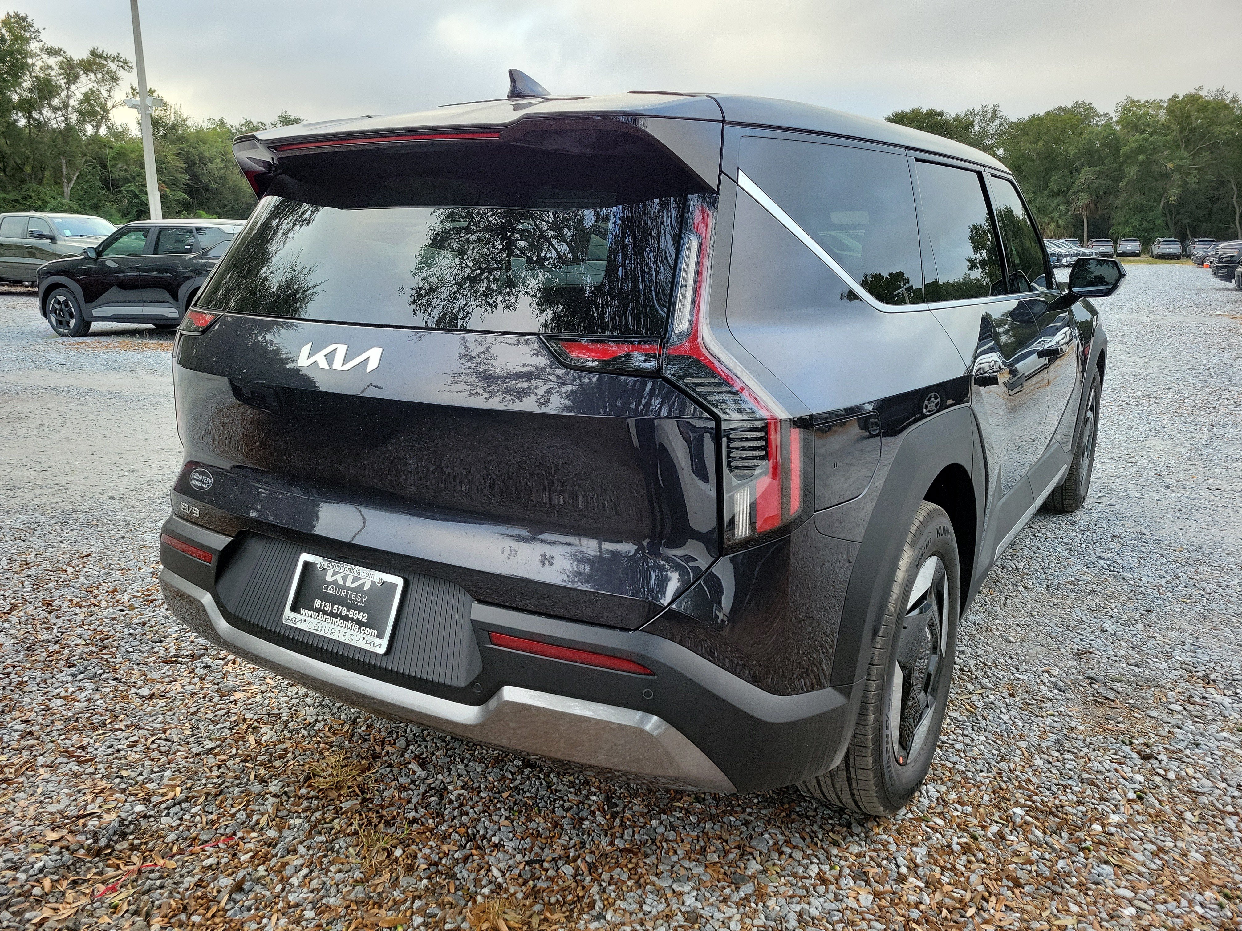 New 2027 Kia EV9 Light RWD image 3