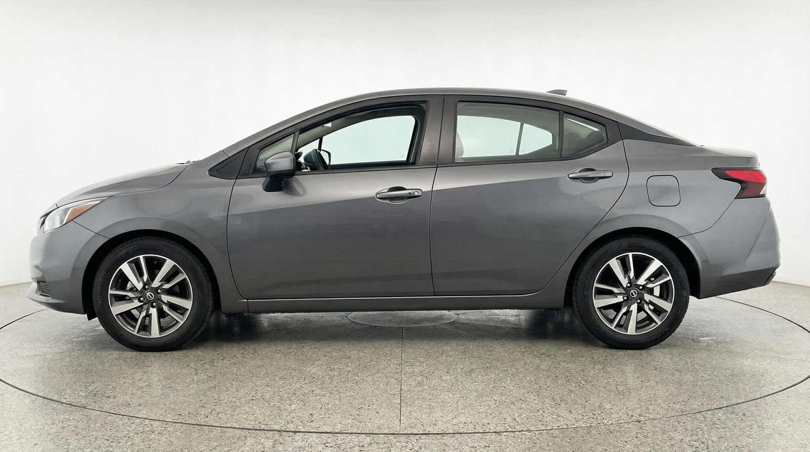 Used 2025 Nissan Versa SV FWD image 5
