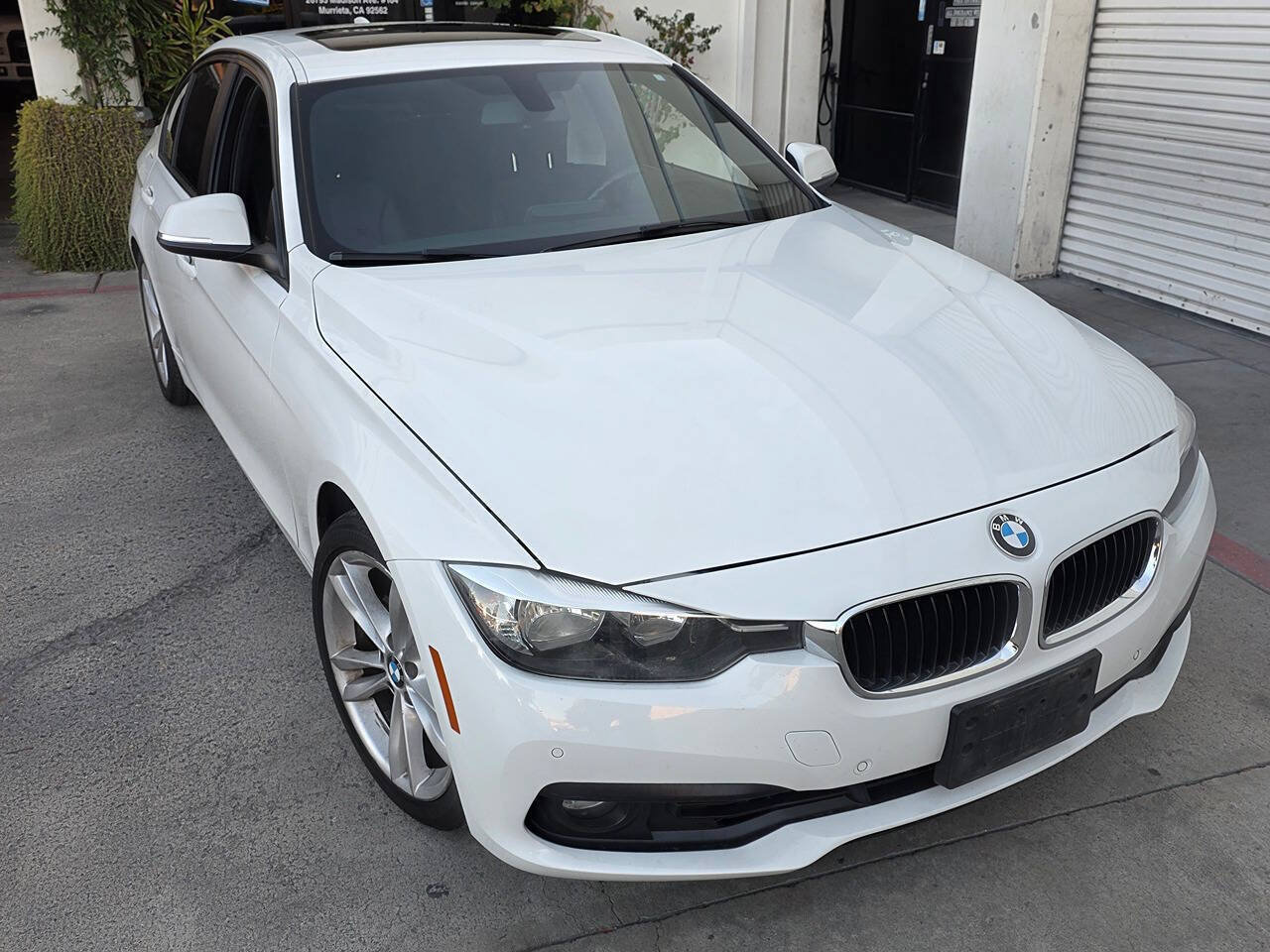 Used 2016 BMW 320i Sedan RWD image 4