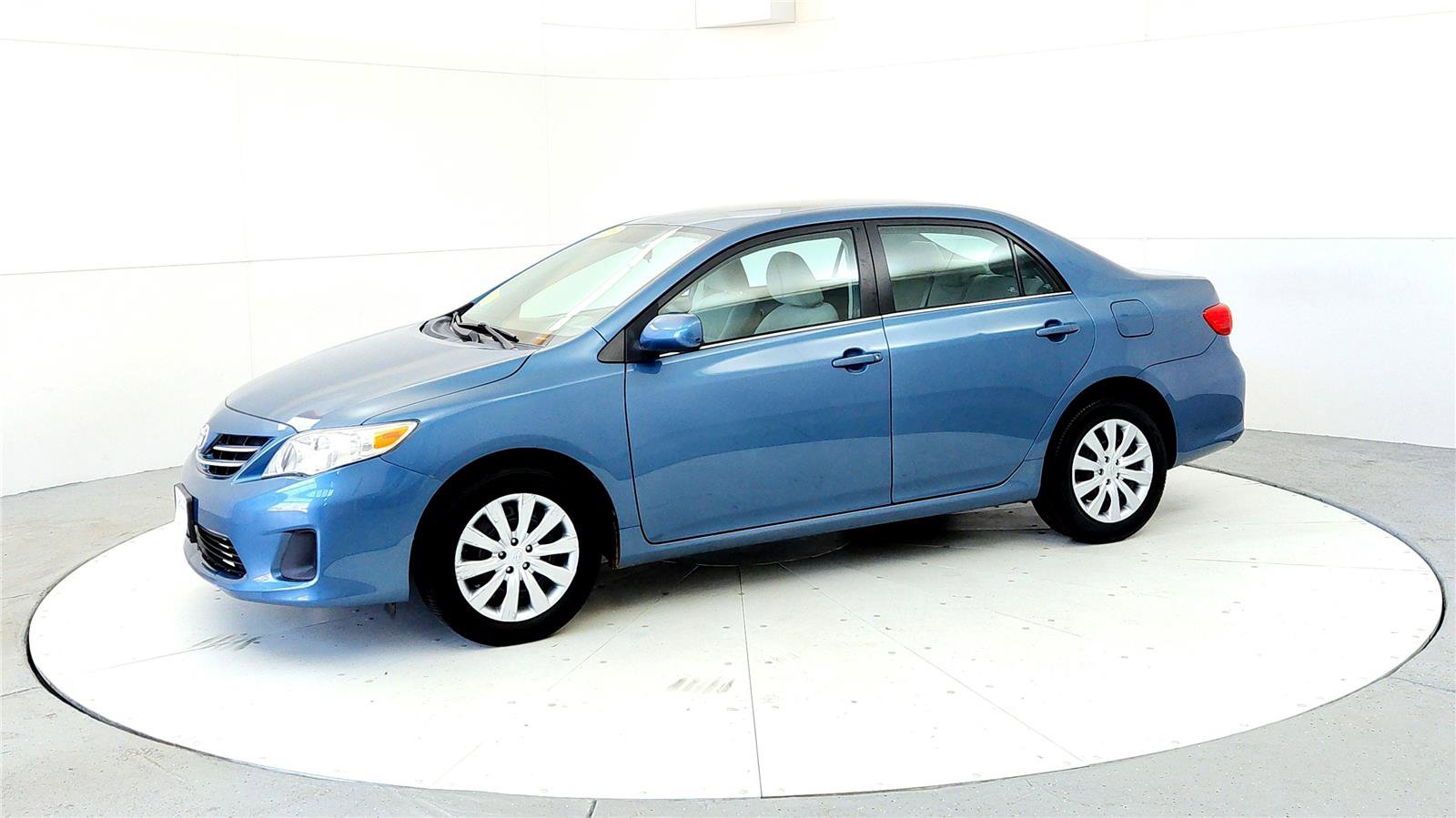 Used 2013 Toyota Corolla LE FWD image 3