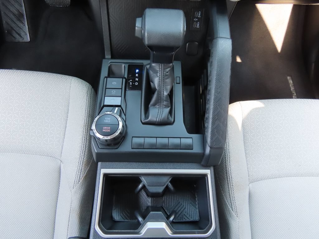 Used 2025 Toyota 4Runner SR5 AWD/4WD image 44