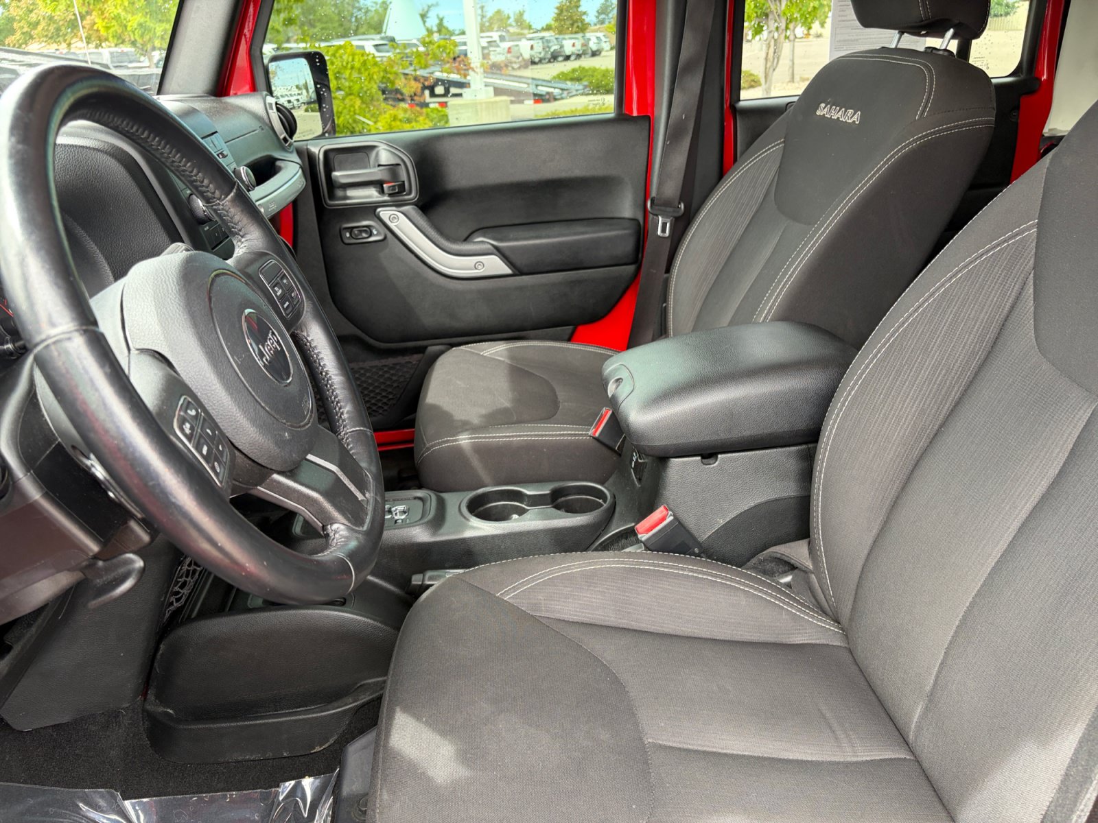 Used 2018 Jeep Wrangler Unlimited Sahara w/ Connectivity Group AWD/4WD image 24