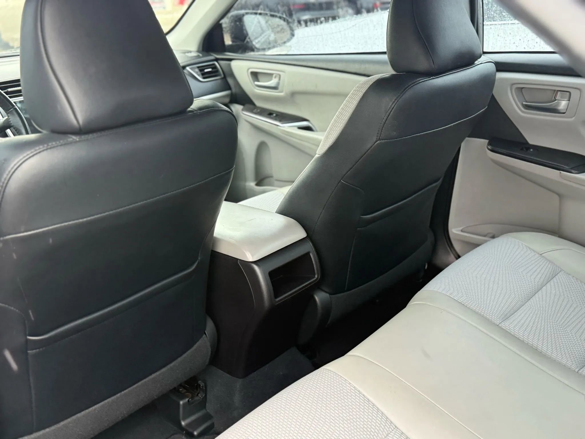 Used 2017 Toyota Camry SE image 19