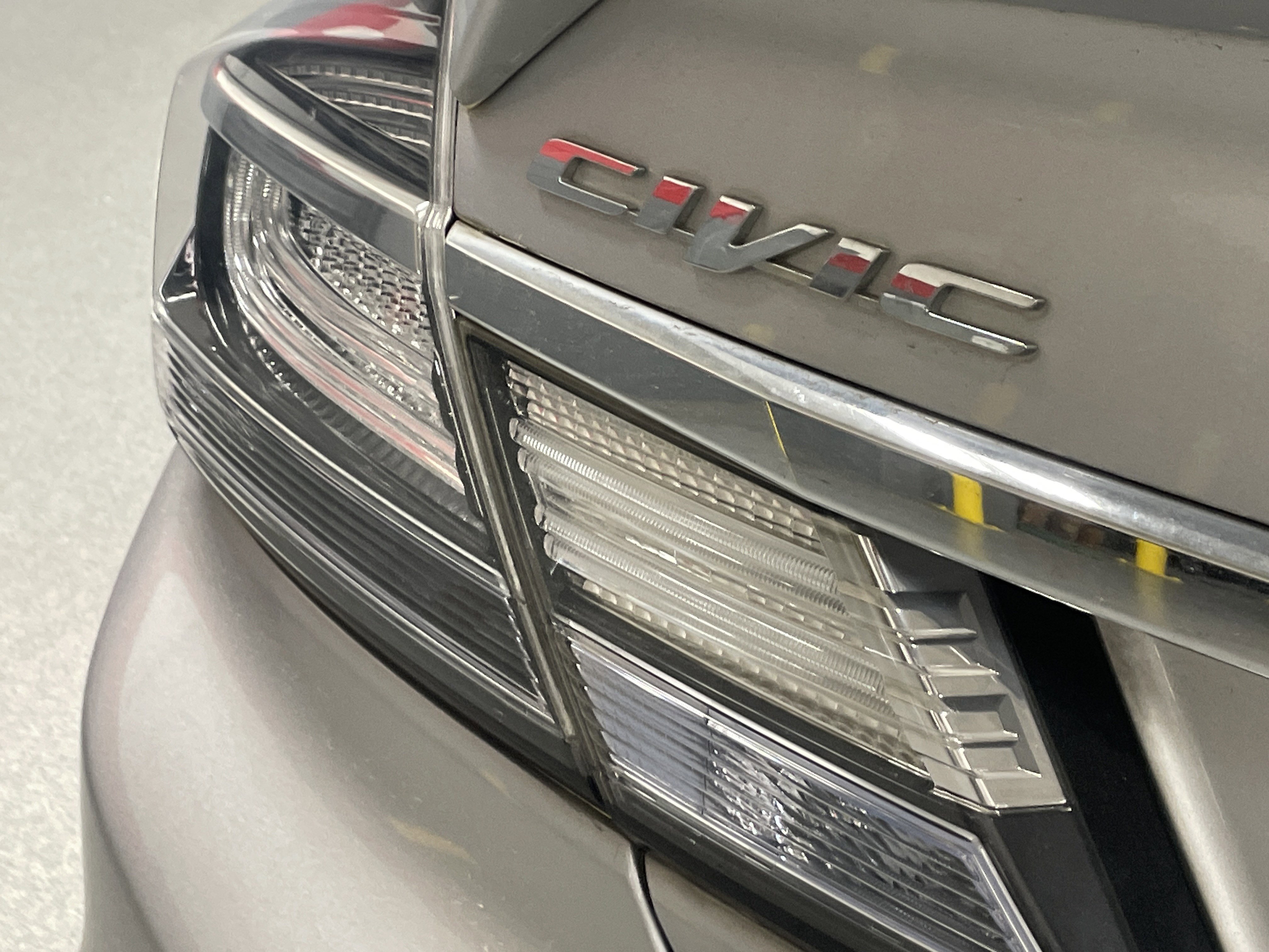 Used 2015 Honda Civic Hybrid Sedan image 9