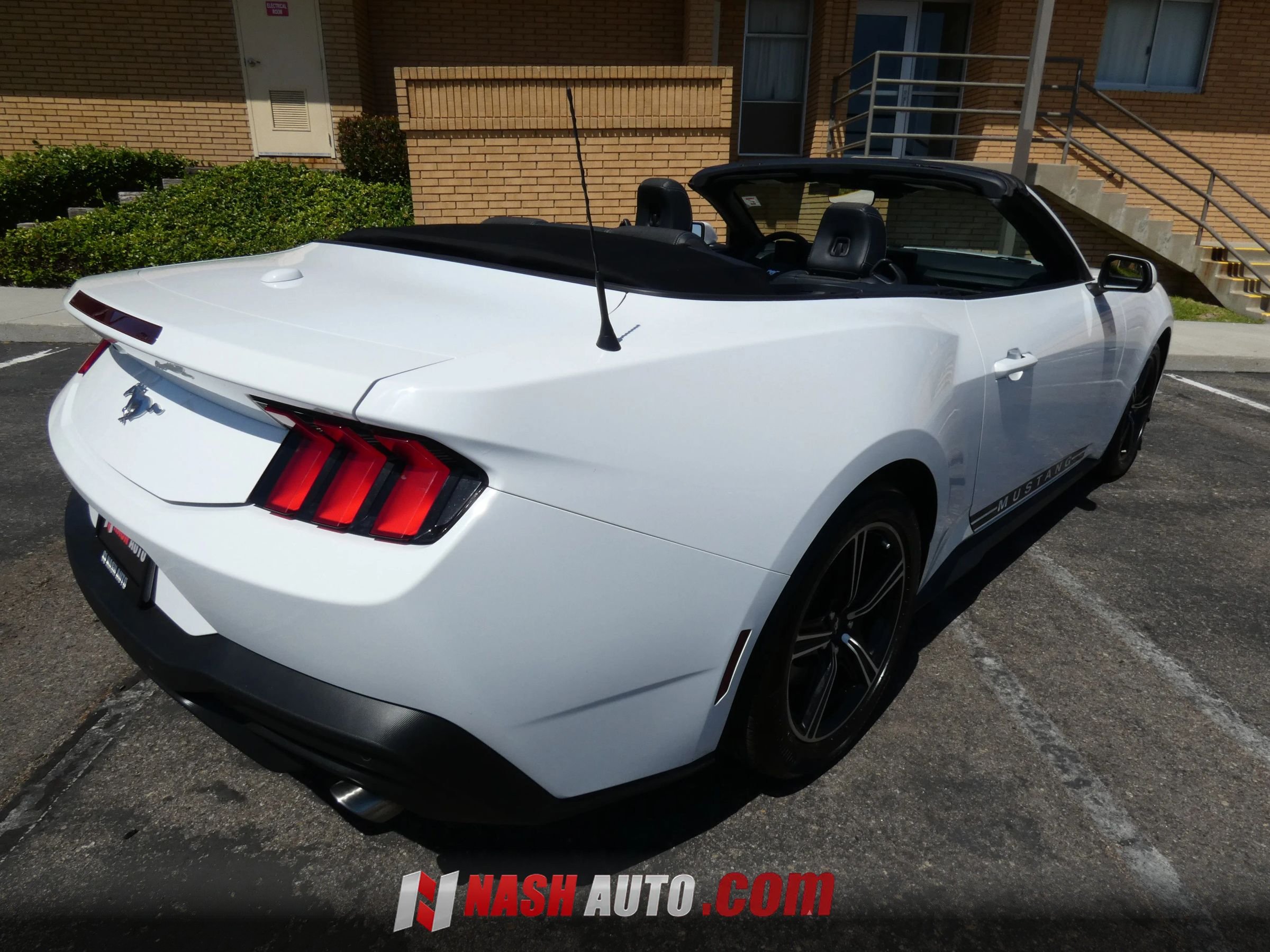 Used 2024 Ford Mustang Convertible RWD image 9
