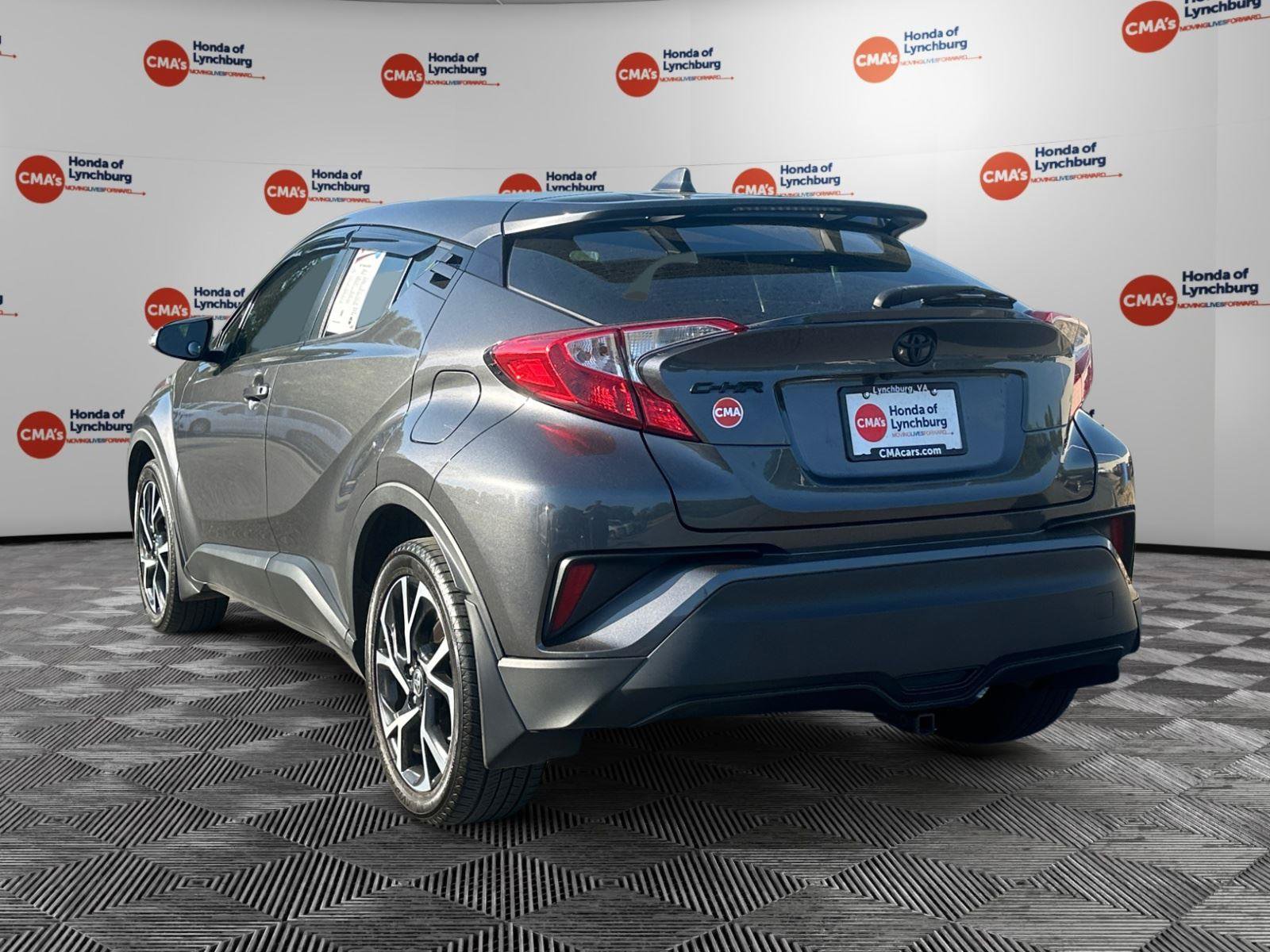 Used 2022 Toyota C-HR XLE FWD image 3