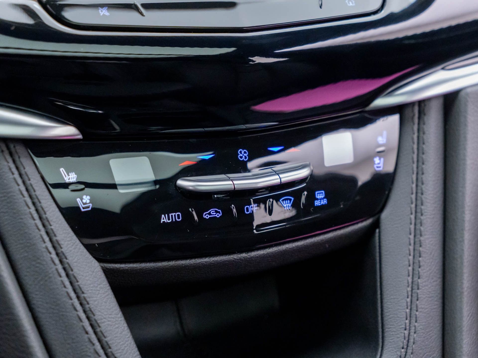 Used 2025 Cadillac XT6 Premium Luxury w/ Platinum Package AWD/4WD image 29