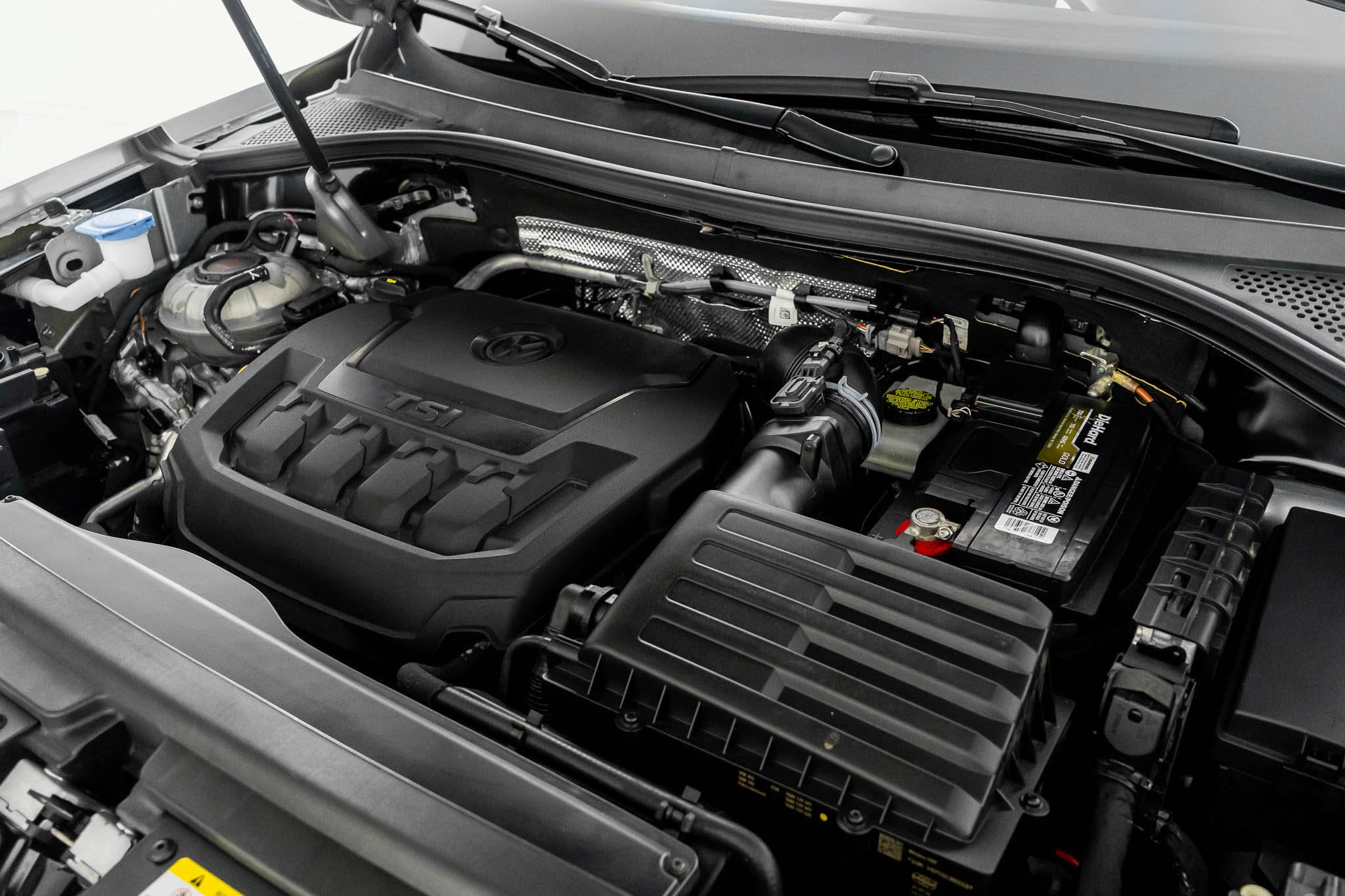 Used 2022 Volkswagen Tiguan SE R-Line image 52