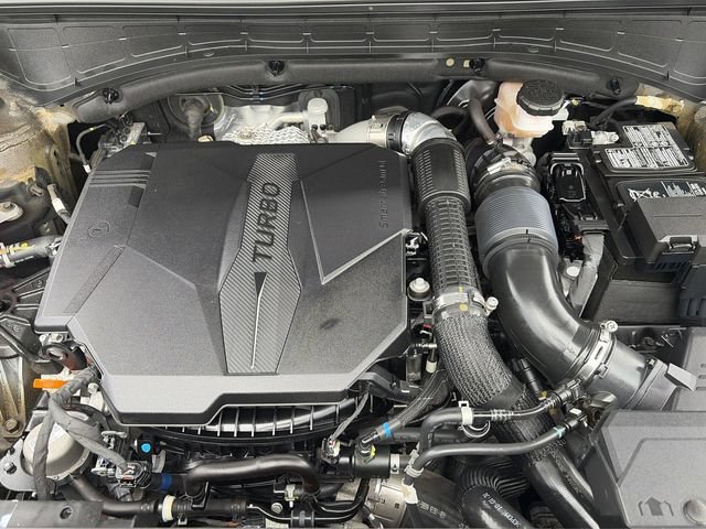 Used 2024 Hyundai Santa Fe Limited AWD/4WD image 33