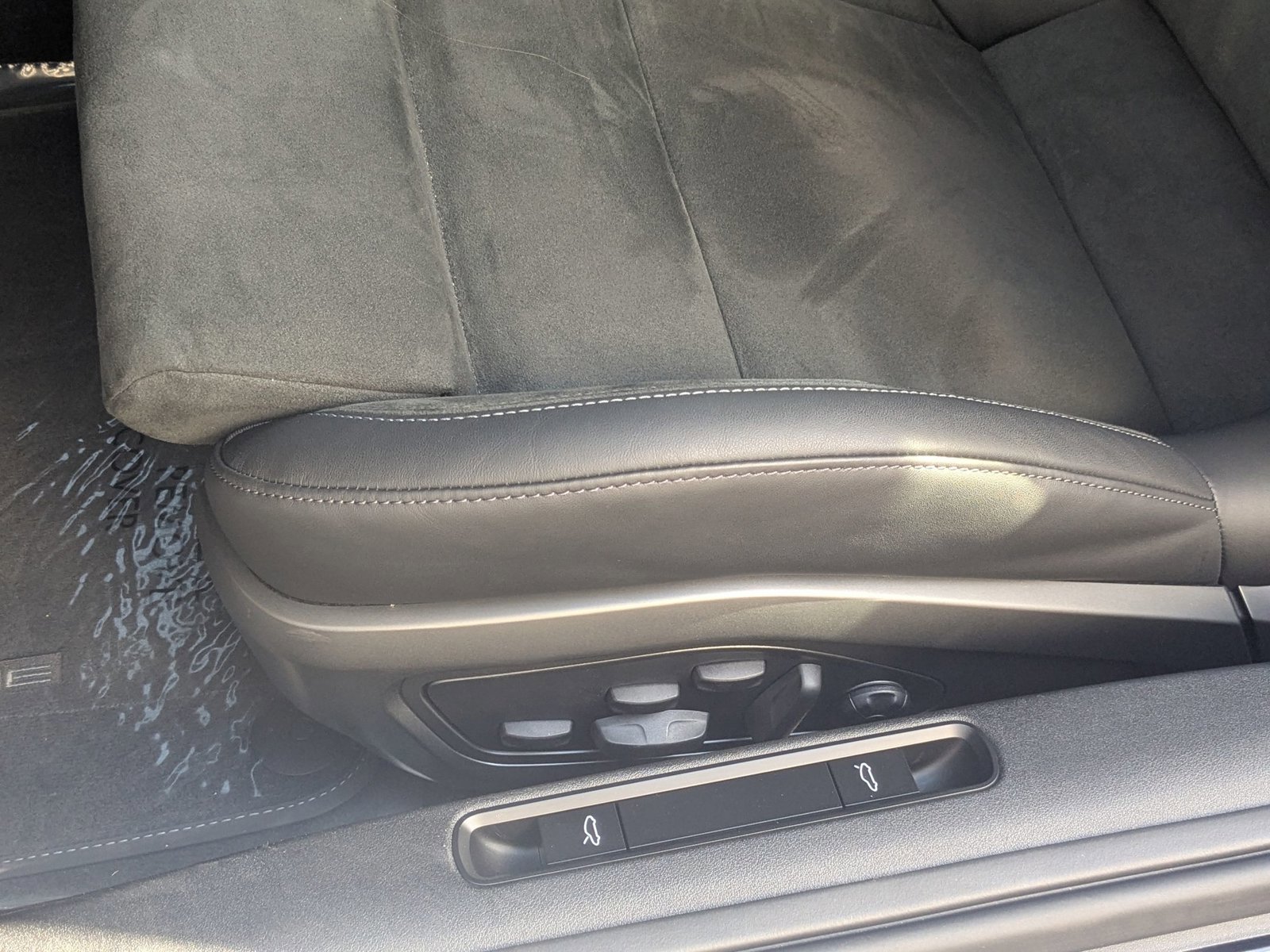 Certified 2025 Porsche 911 Carrera 4 GTS image 28