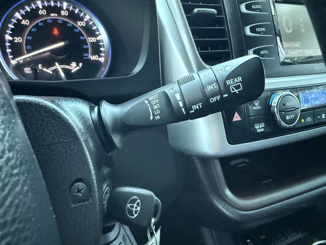 Used 2015 Toyota Highlander Plus FWD image 23
