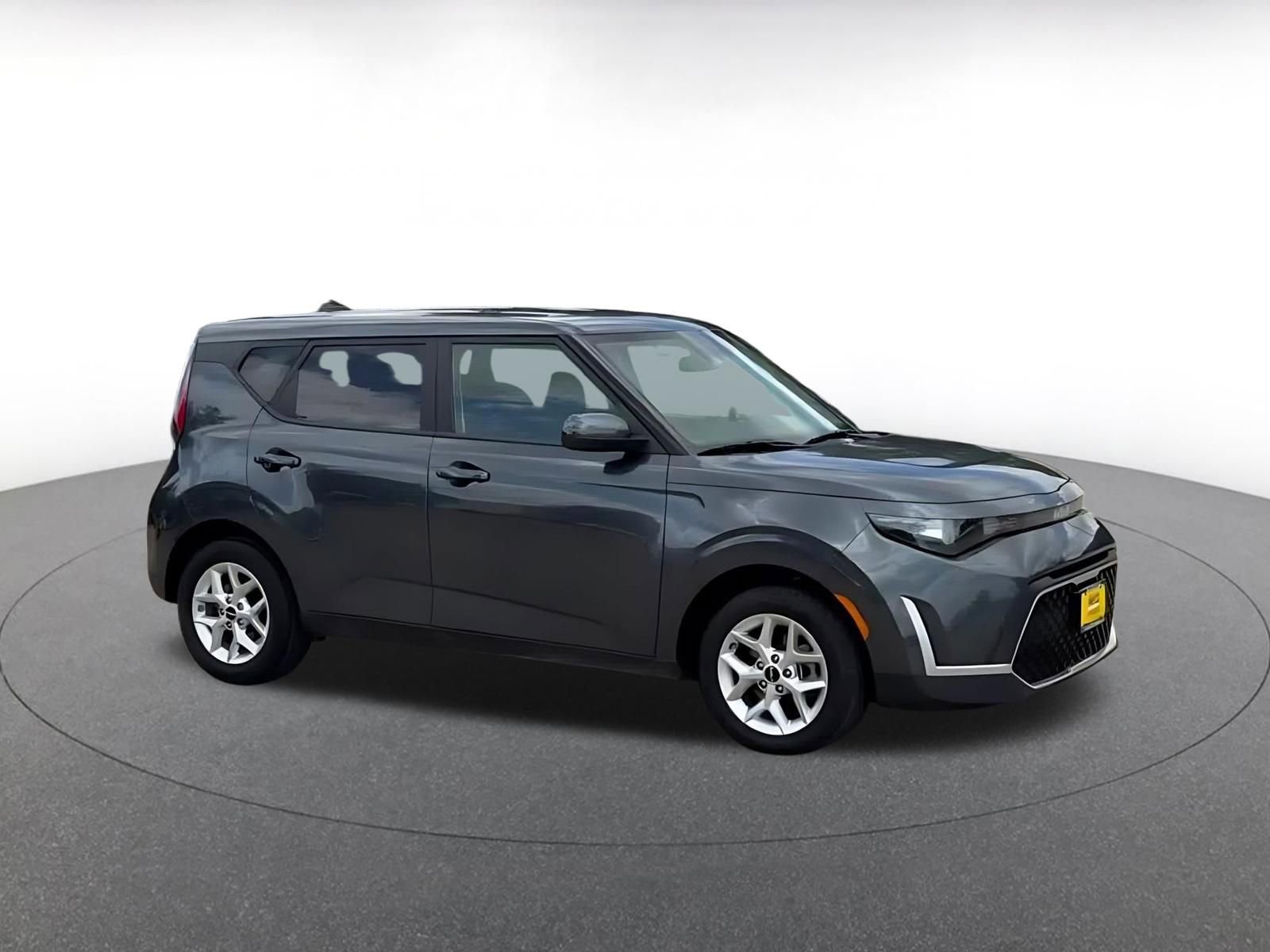 Used 2025 Kia Soul LX w/ LX Technology Package FWD image 2