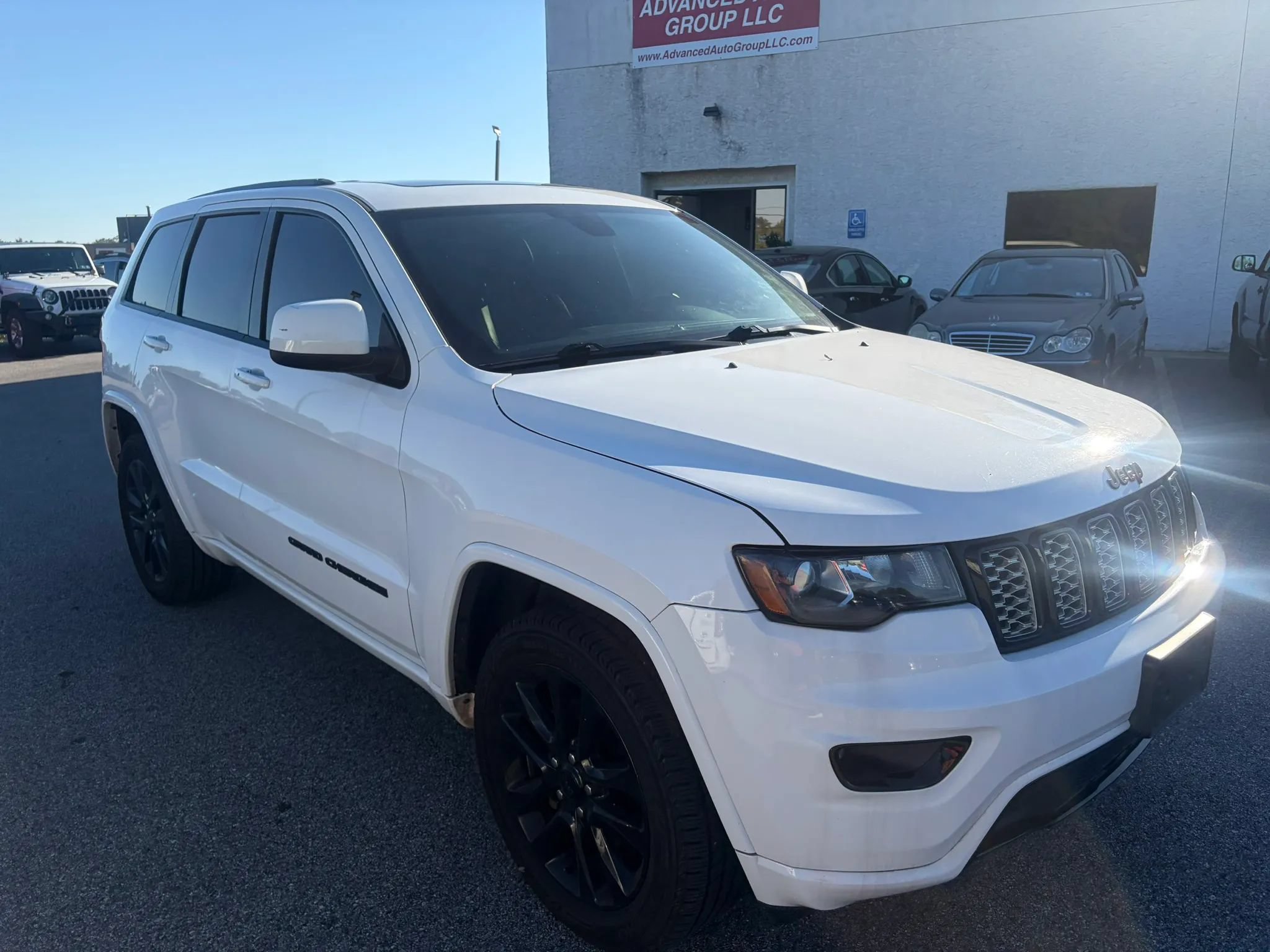 Used 2019 Jeep Grand Cherokee Altitude AWD/4WD image 2
