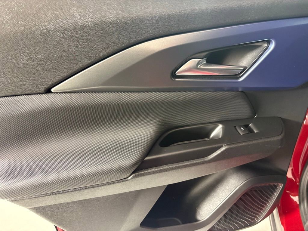 Used 2025 Chevrolet Equinox EV LT w/ Convenience Package image 36