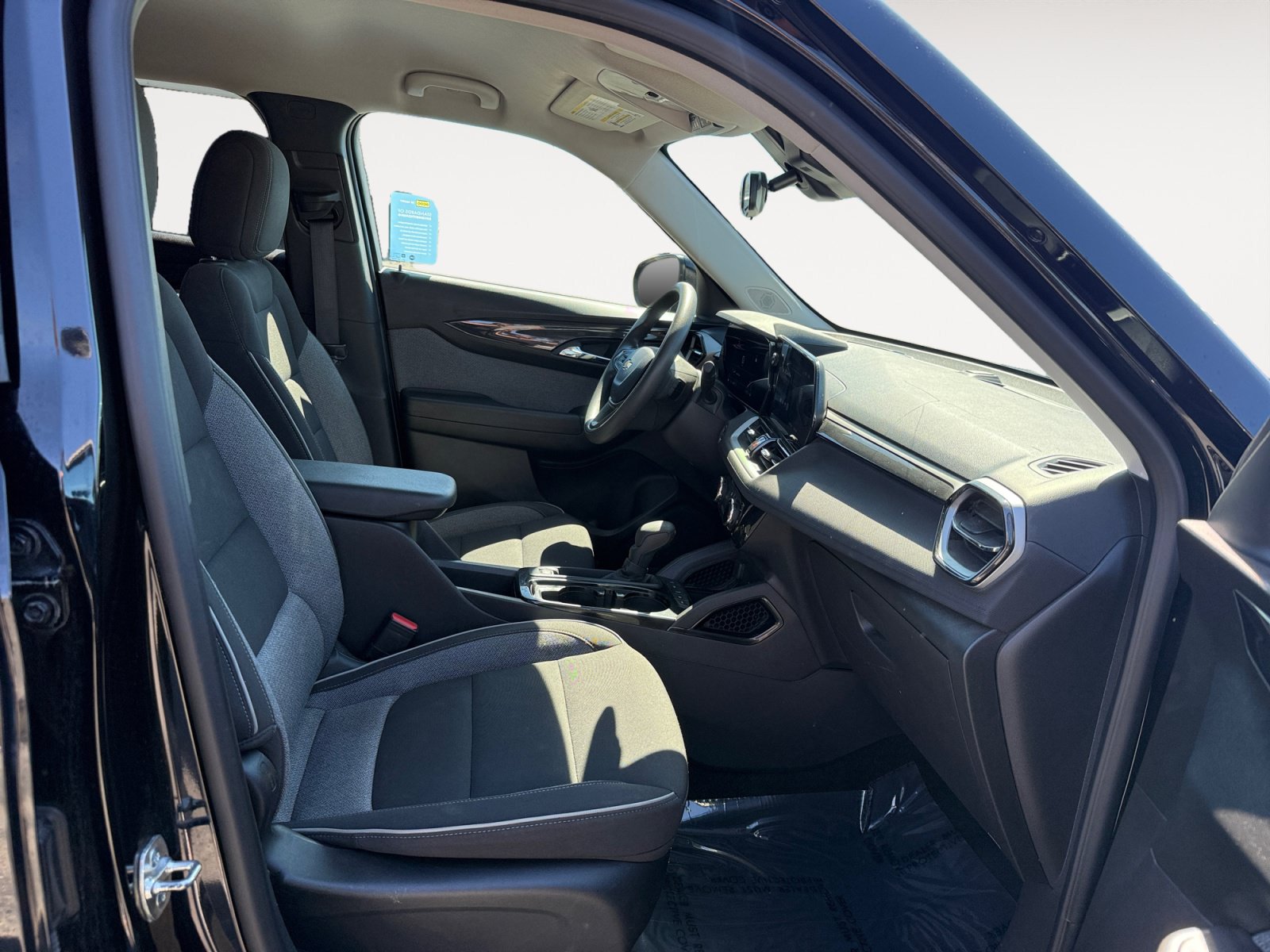 Used 2025 Chevrolet TrailBlazer LT AWD/4WD image 19