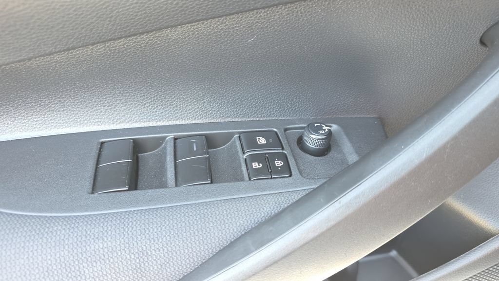 Used 2022 Toyota Corolla LE FWD image 21