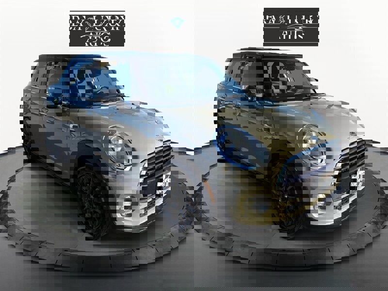 Used 2019 MINI Cooper 4-Door Hardtop w/ Signature Upholstery Package image 3