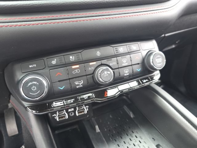 Used 2025 Dodge Durango GT AWD/4WD image 26