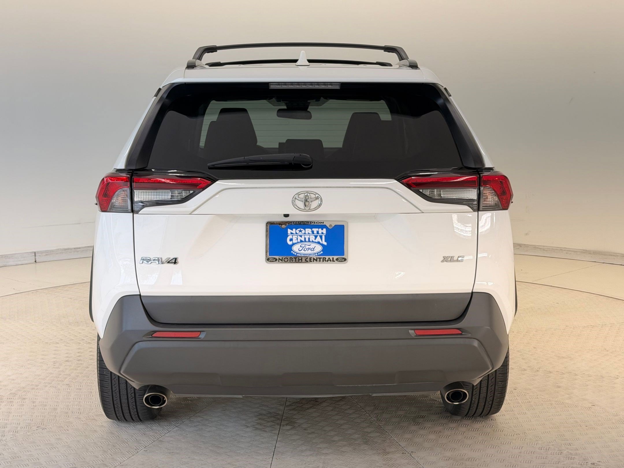 Used 2019 Toyota RAV4 XLE Premium image 10