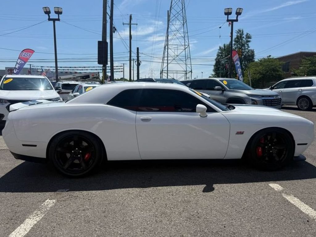 Used 2015 Dodge Challenger SRT w/ Technology Group RWD image 6