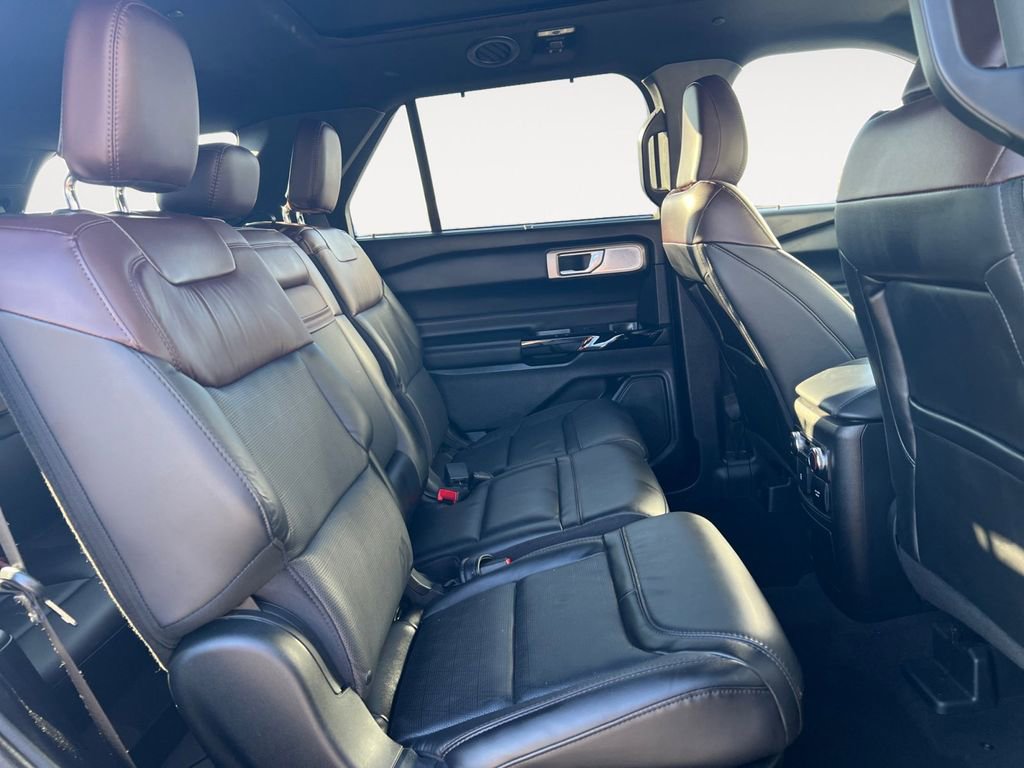 Used 2023 Ford Explorer Platinum w/ Technology Package image 29