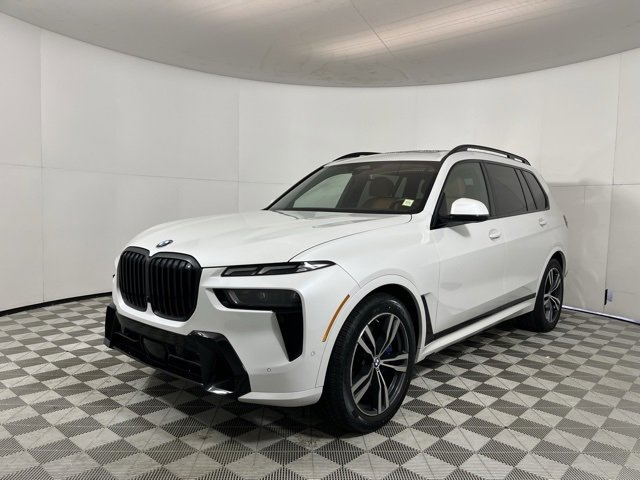 Certified 2025 BMW X7 xDrive40i w/ Executive Package image 3