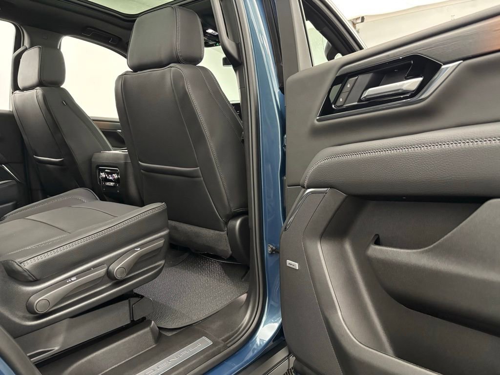 New 2026 GMC Yukon Denali w/ Sun & Power Step Package image 39
