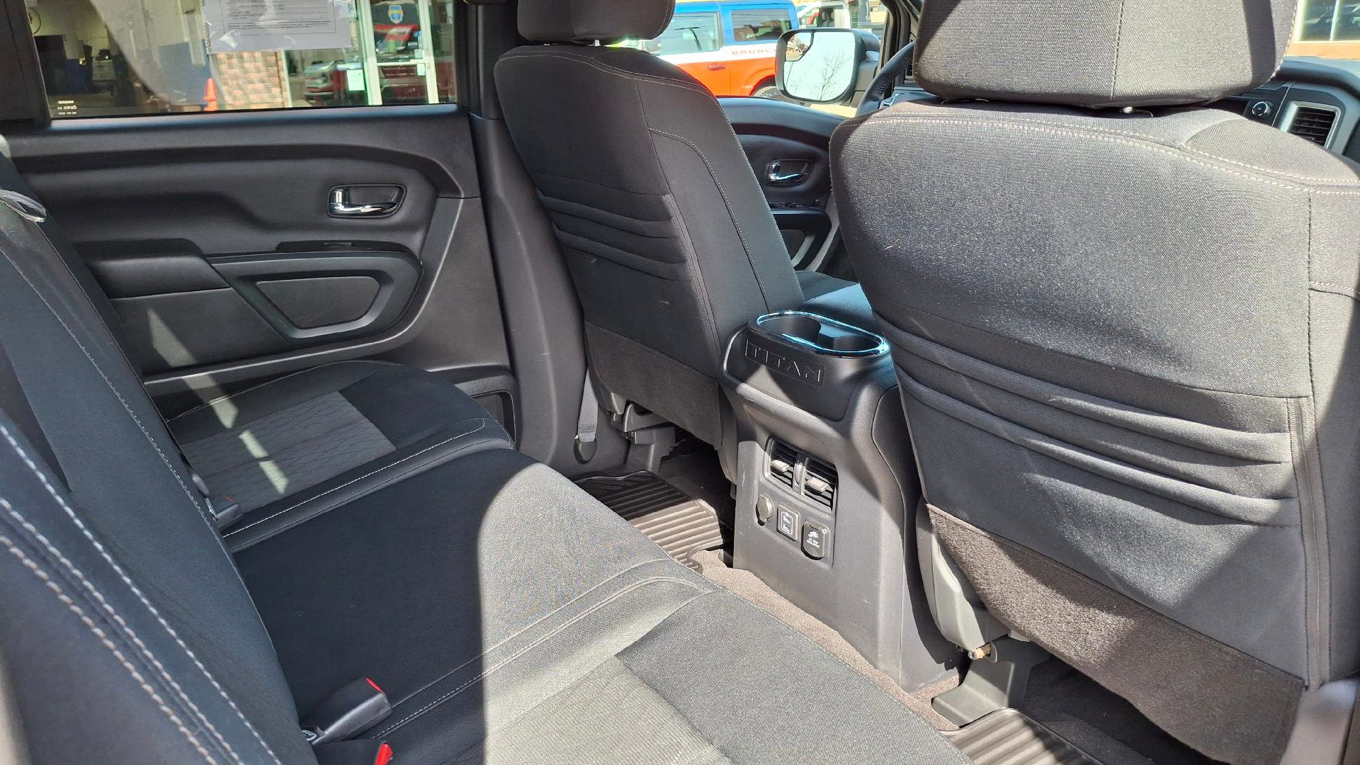 Used 2019 Nissan Titan SV w/ SV Convenience Package AWD/4WD image 10