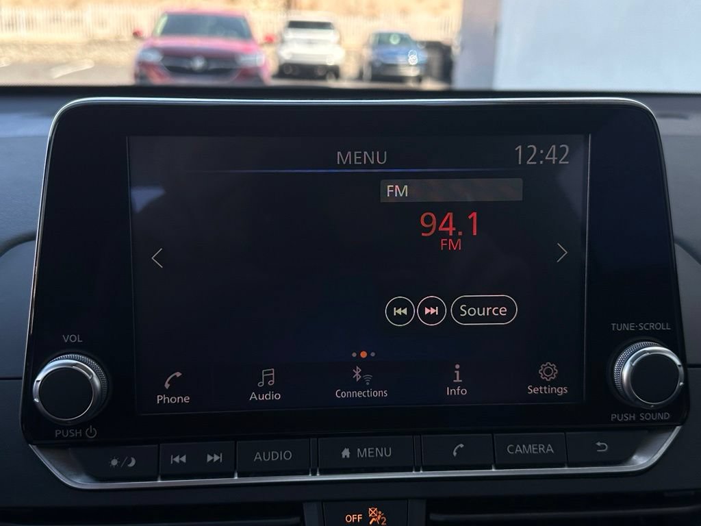 Used 2025 Nissan Altima 2.5 SV FWD image 23