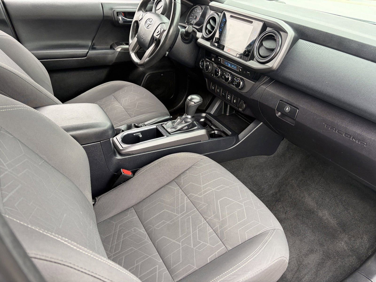 Used 2017 Toyota Tacoma TRD Sport image 13