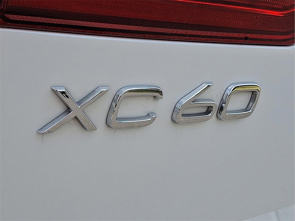 Used 2022 Volvo XC60 T8 R-Design w/ Advanced Package image 29