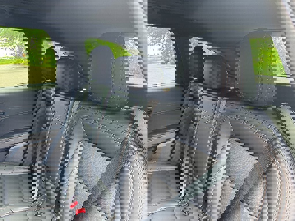 New 2025 Lincoln Nautilus Premier w/ Equipment Group 102A image 16