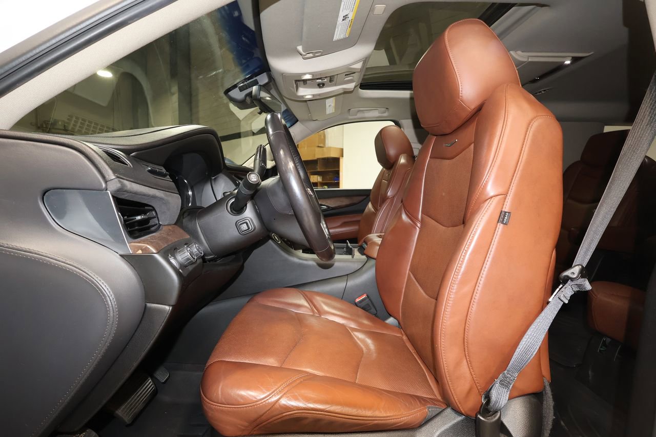Used 2019 Cadillac Escalade Luxury AWD/4WD image 14