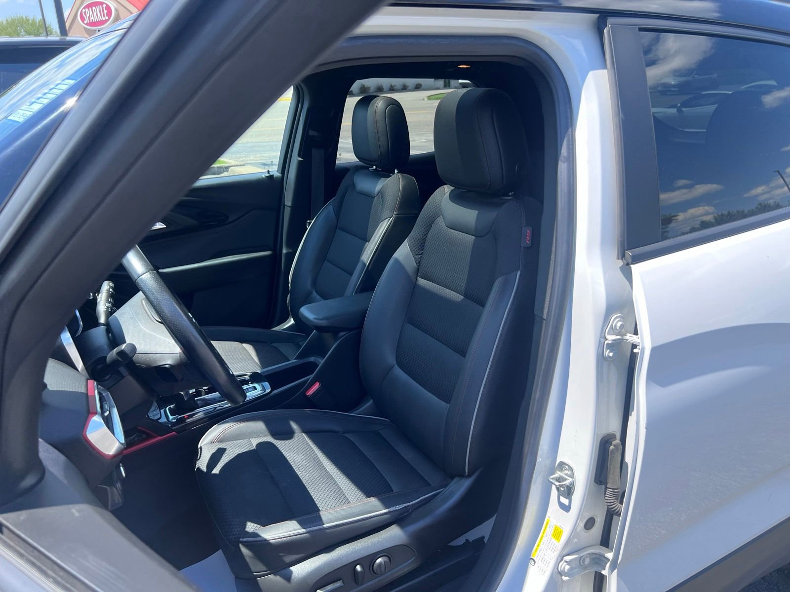 Used 2021 Chevrolet TrailBlazer RS w/ Sun and Liftgate Package FWD image 22