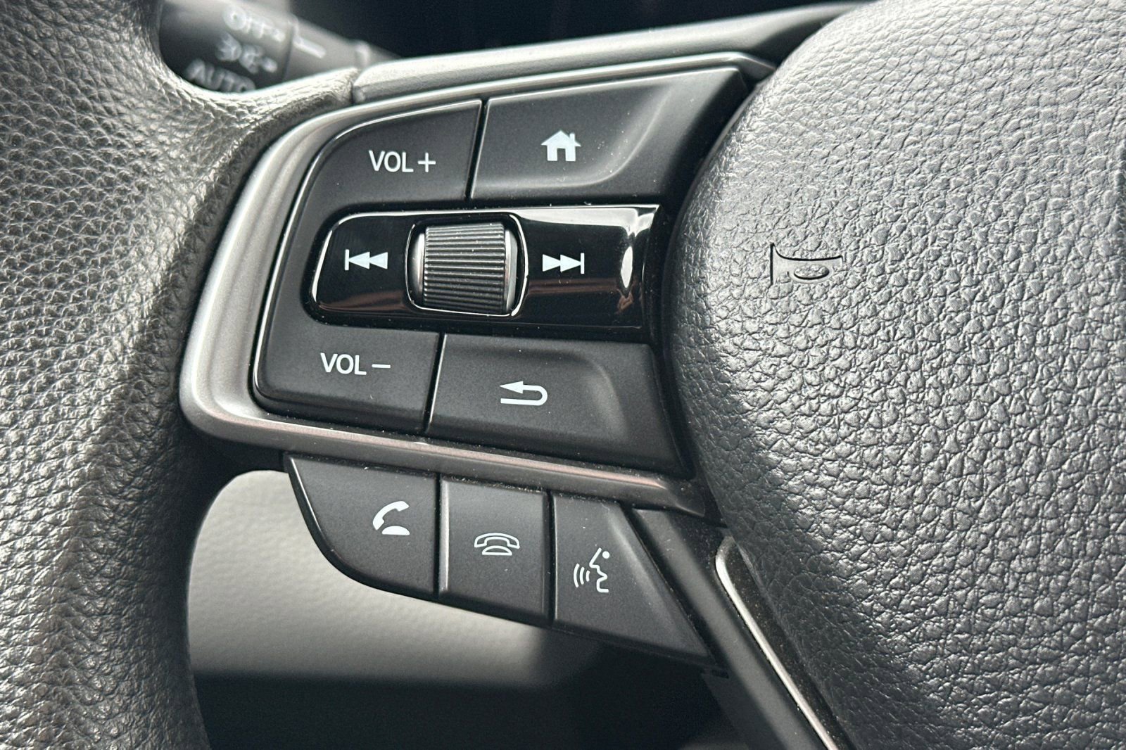 Used 2018 Honda Accord EX image 26