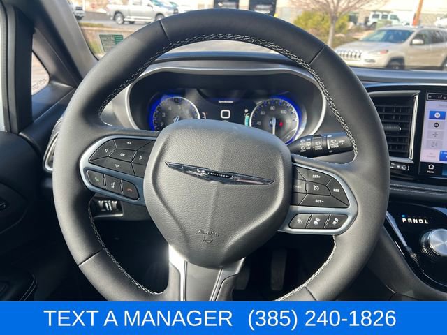 New 2026 Chrysler Pacifica Select image 14