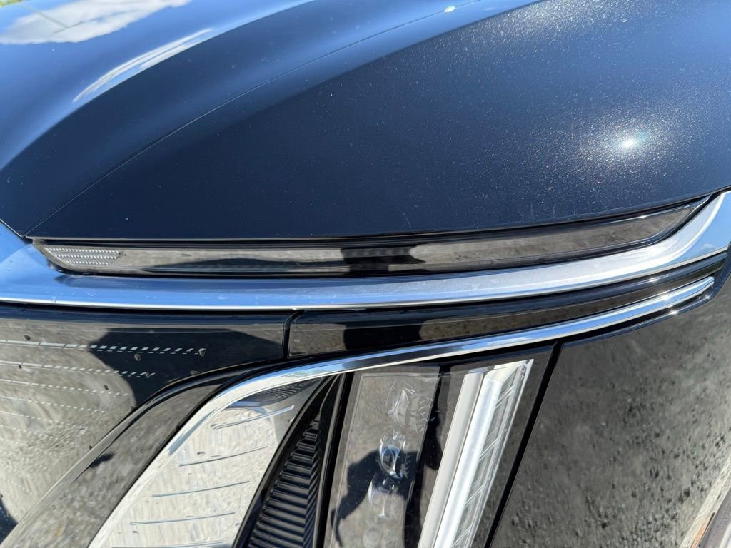 Certified 2025 Cadillac Lyriq Luxury AWD/4WD image 9