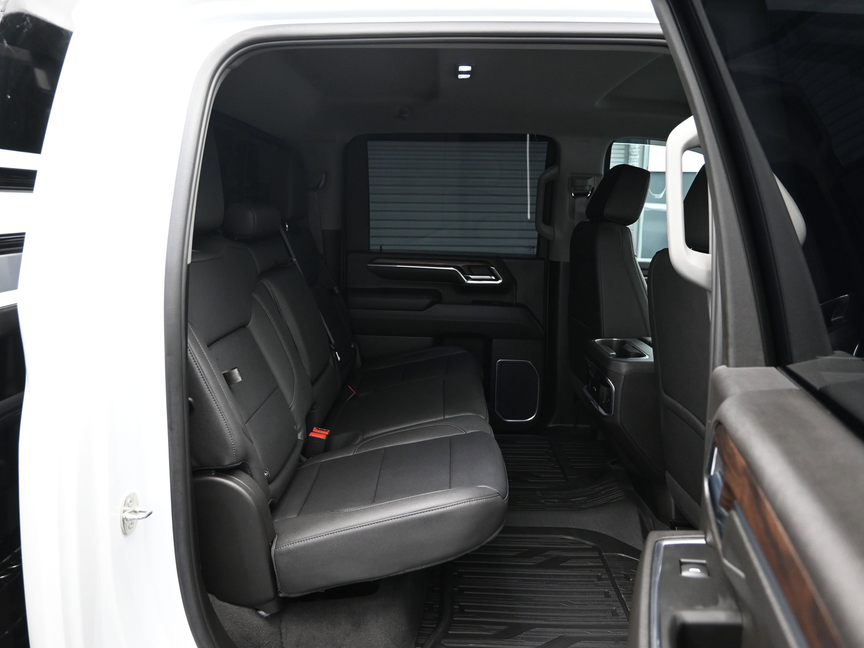 Used 2024 GMC Sierra 3500 SLT w/ SLT Convenience Package image 12