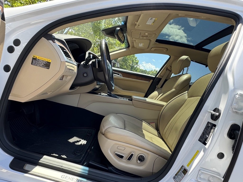Used 2015 Hyundai Genesis 5.0 image 15