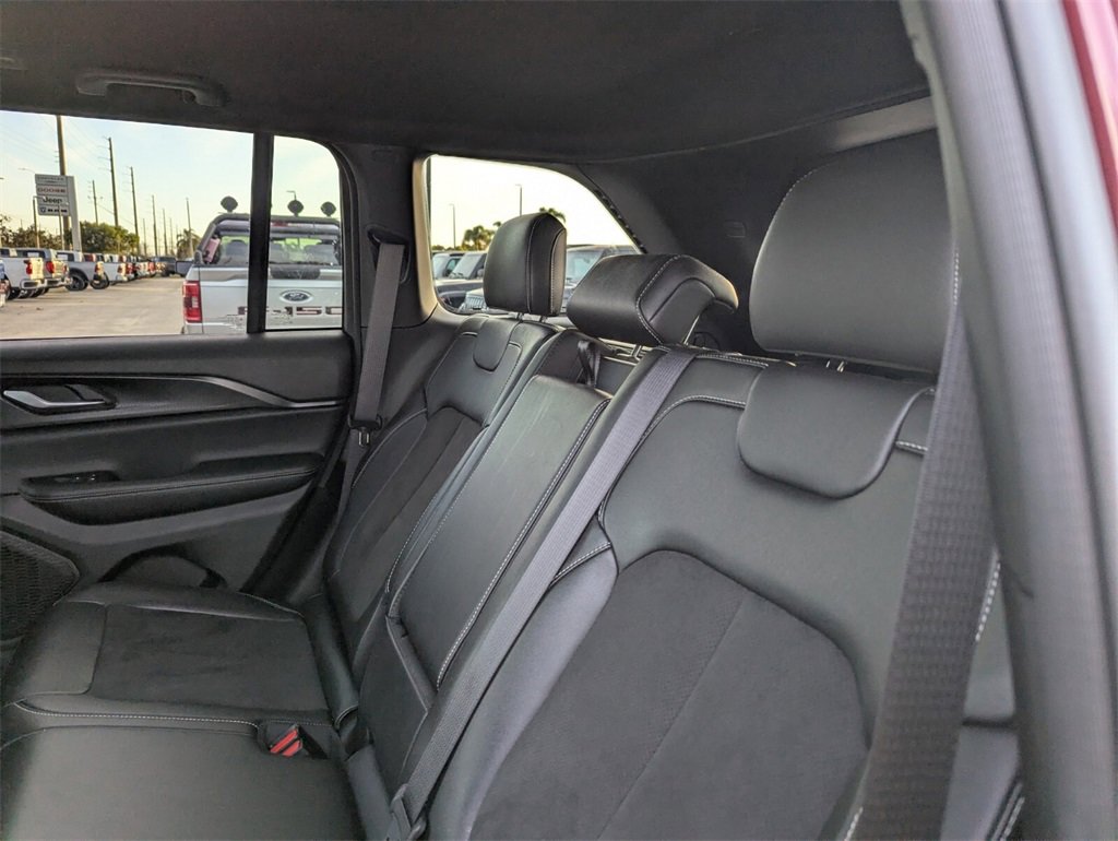 Used 2024 Jeep Grand Cherokee Altitude image 17