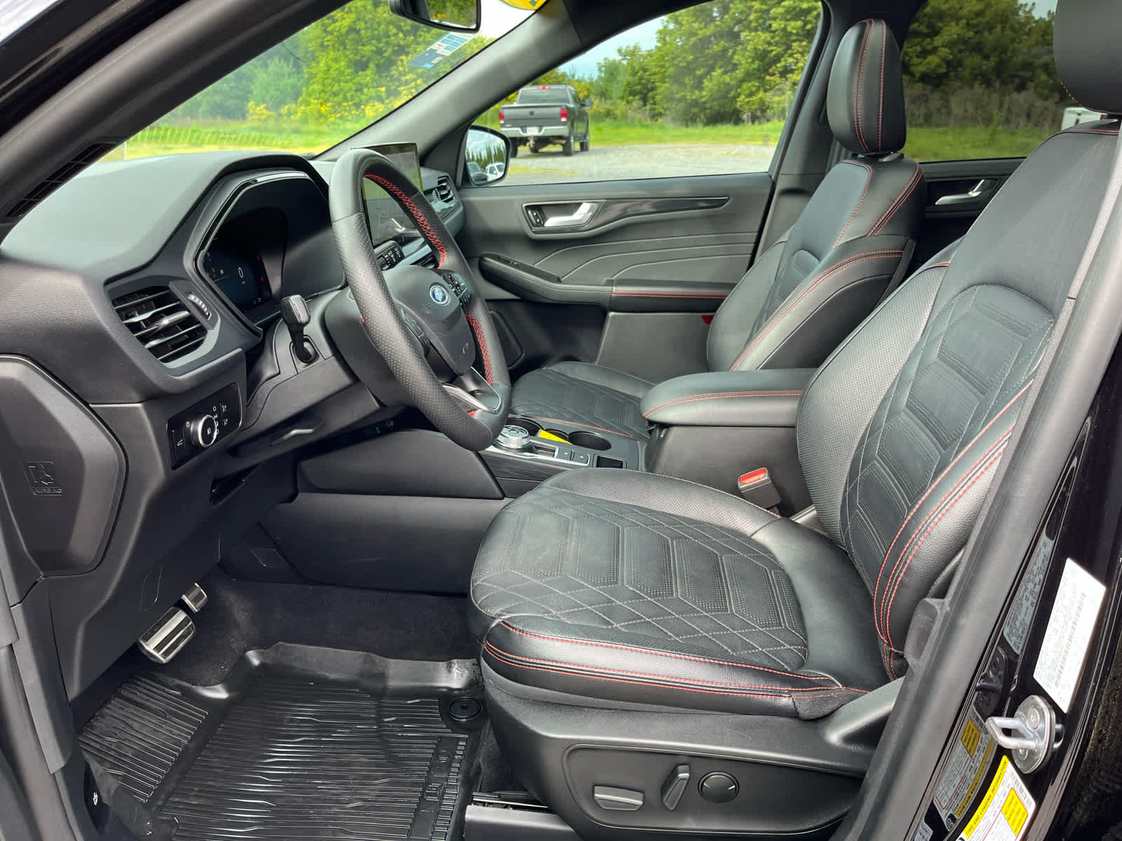 Used 2023 Ford Escape ST-Line Elite w/ Premium Technology Package AWD/4WD image 10