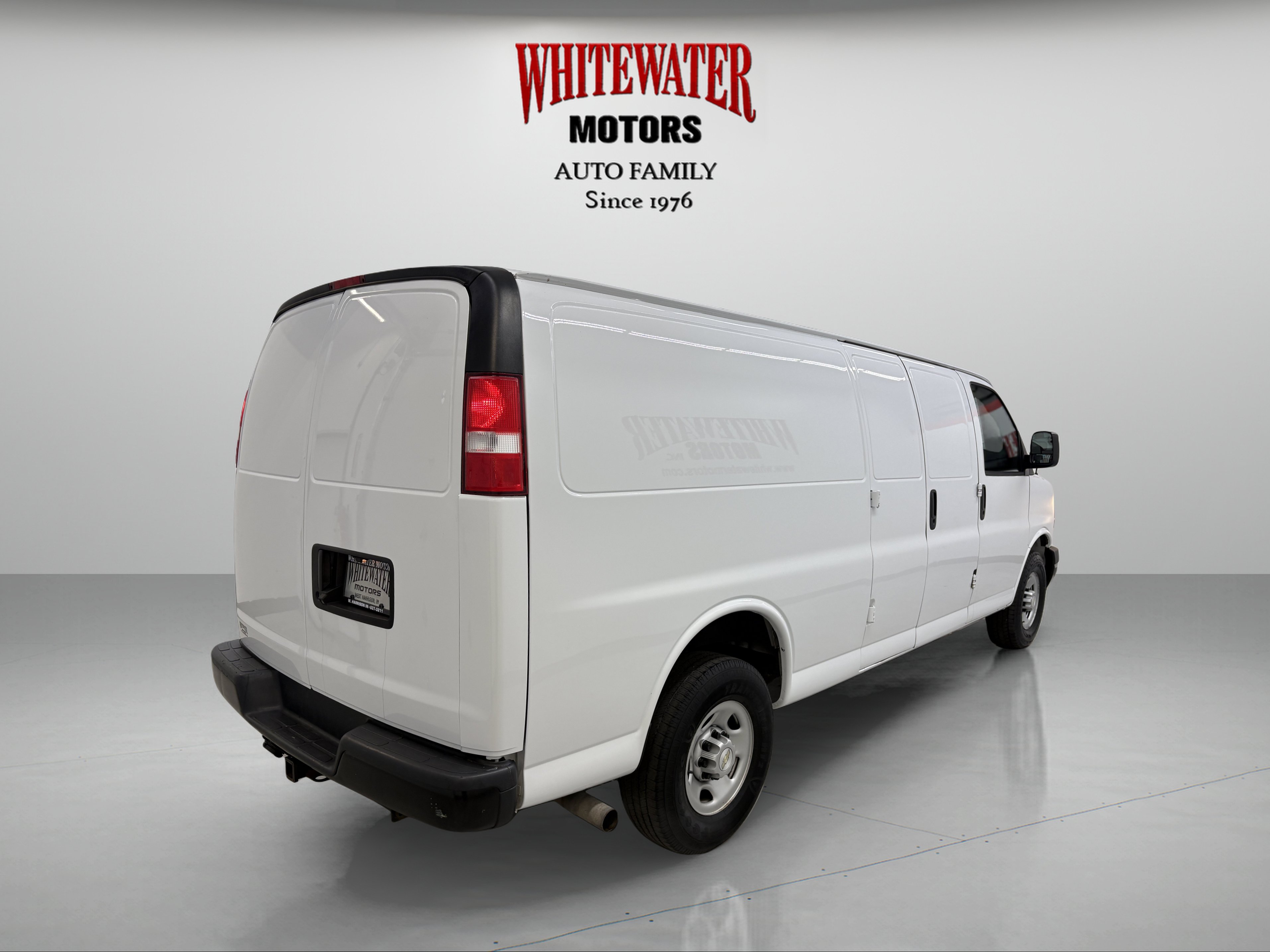 Used 2021 Chevrolet Express 3500 Extended w/ Driver Convenience Package RWD image 4