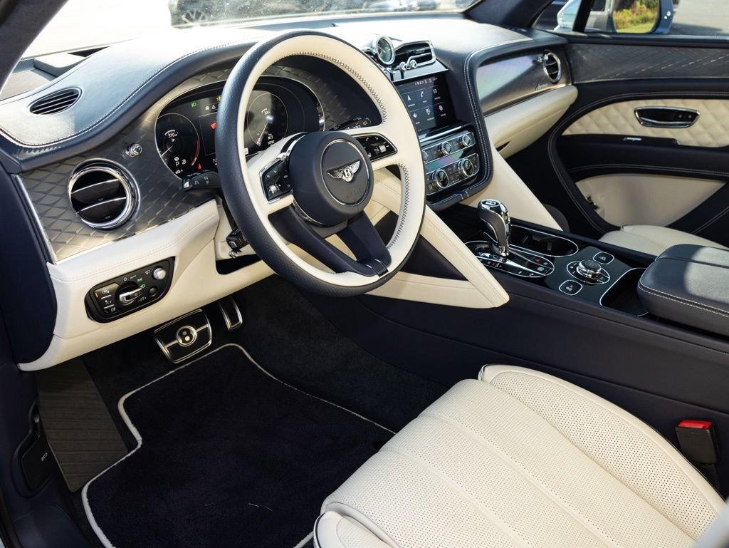 Used 2023 Bentley Bentayga AWD/4WD image 26