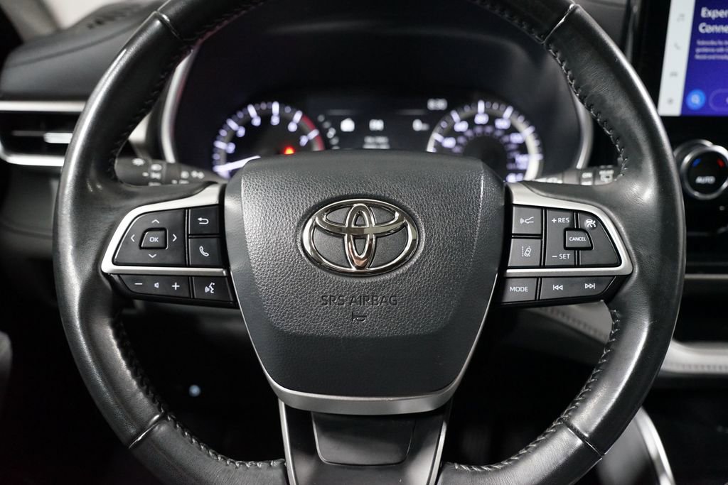 Used 2023 Toyota Highlander XLE image 12