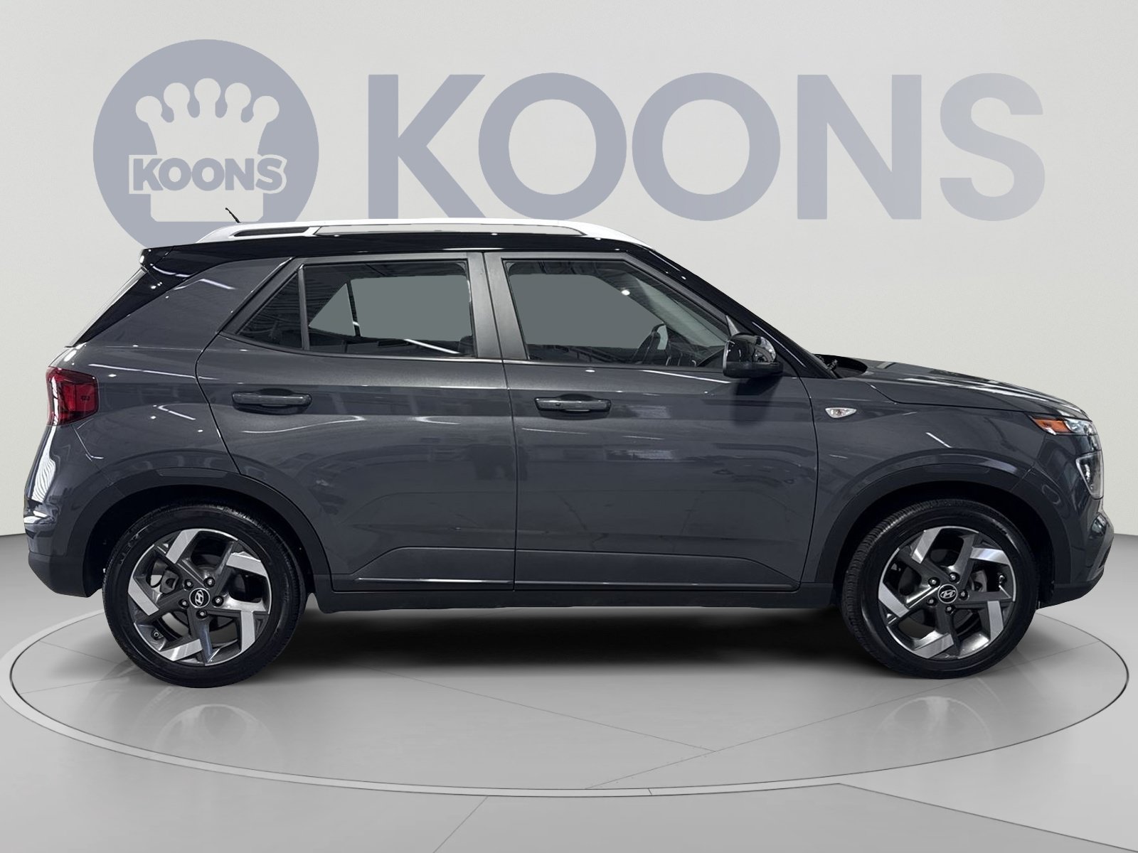 Used 2023 Hyundai Venue Limited FWD image 12