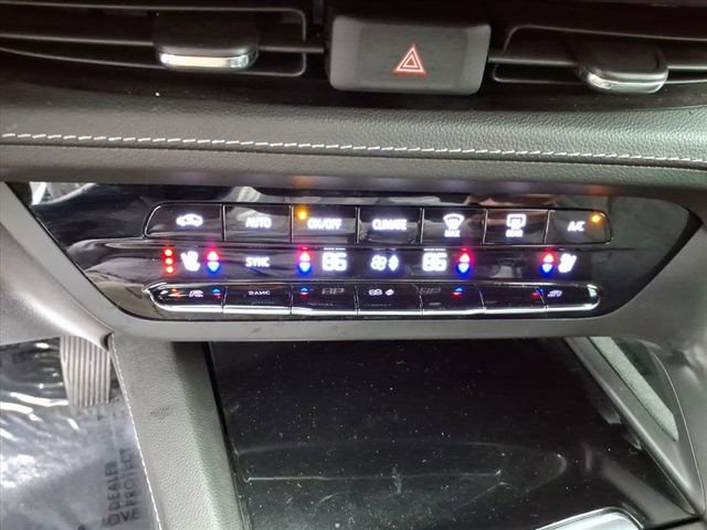 Used 2022 Buick Envision Avenir w/ Technology Package II image 30