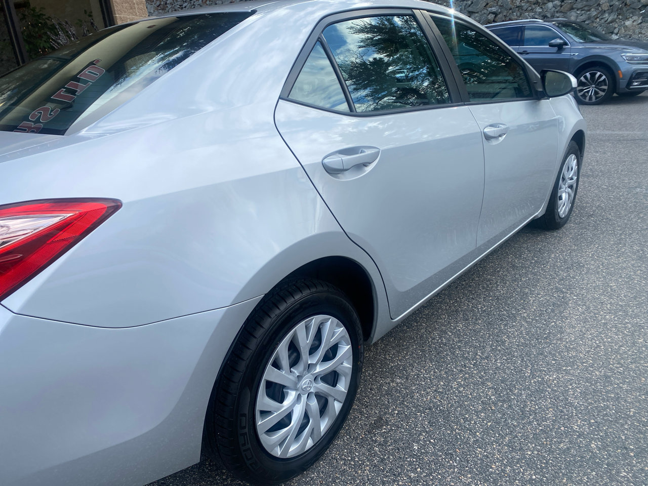 Used 2018 Toyota Corolla LE image 29