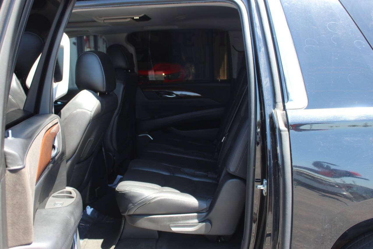 Used 2016 Cadillac Escalade ESV Luxury RWD image 16