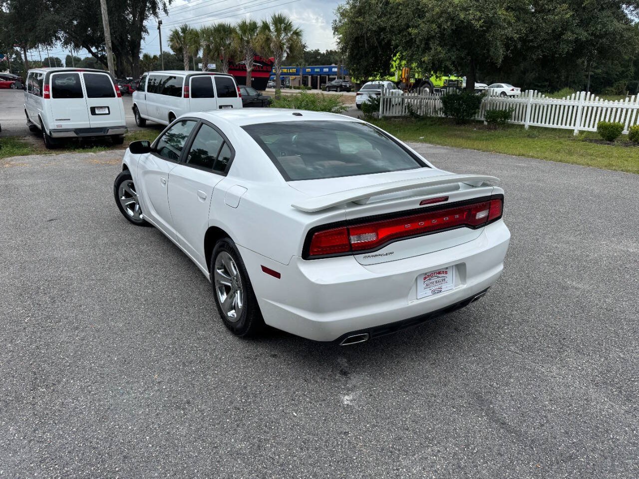 Used 2014 Dodge Charger SE w/ Sport Appearance Group RWD image 4