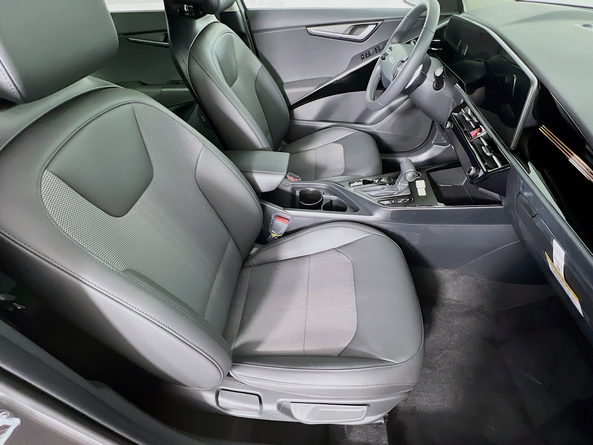 New 2025 Kia Niro EX image 23